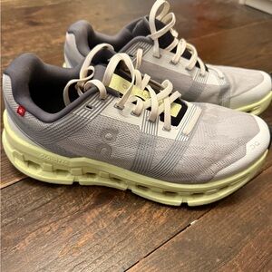 Women’s On Cloud Cloud Go. Size 8